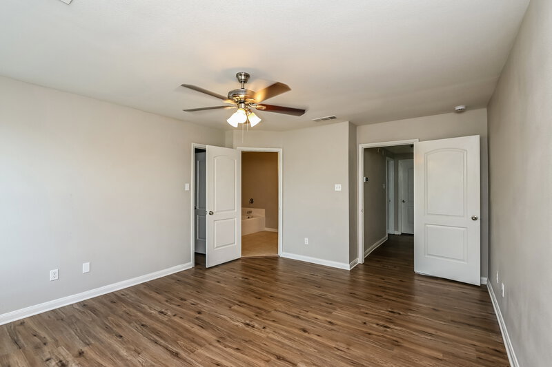 2,200/Mo, 8916 Highland Orchard Dr Fort Worth, TX 76179 Main Bedroom View