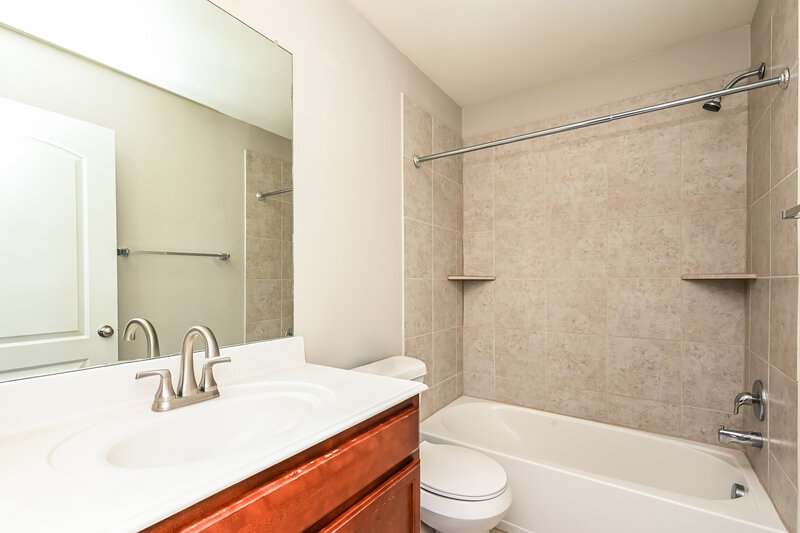 2,200/Mo, 8916 Highland Orchard Dr Fort Worth, TX 76179 Bathroom View