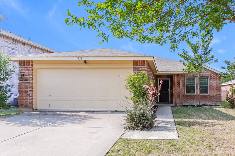 2,115/Mo, 1852 Lariat Dr Justin, TX 76247 External View