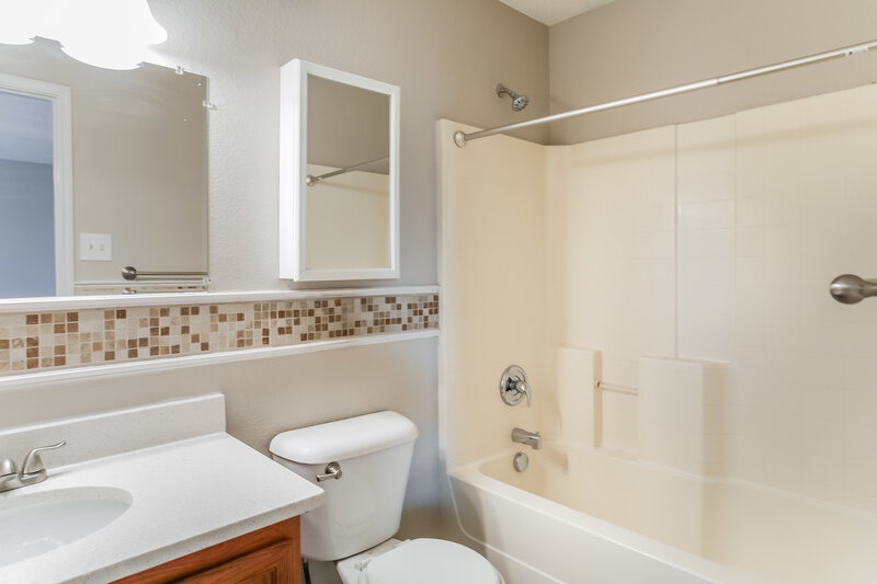 2,115/Mo, 1852 Lariat Dr Justin, TX 76247 Main Bathroom View