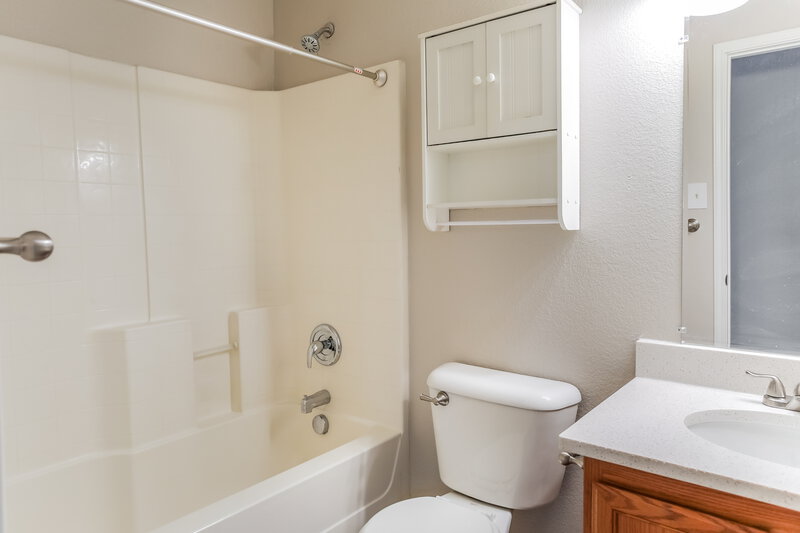 2,115/Mo, 1852 Lariat Dr Justin, TX 76247 Bathroom View