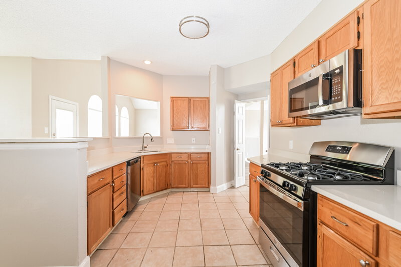 2,380/Mo, 918 Busby Dr Cedar Hill, TX 75104 Kitchen View 2
