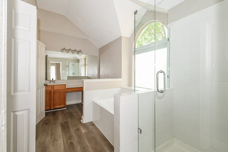 2,380/Mo, 918 Busby Dr Cedar Hill, TX 75104 Main Bathroom View
