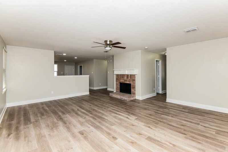 2,065/Mo, 7621 Indigo Ridge Dr # A1 Fort Worth, TX 76131 Living Room View