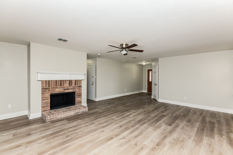 2,065/Mo, 7621 Indigo Ridge Dr # A1 Fort Worth, TX 76131 Living Room View 2