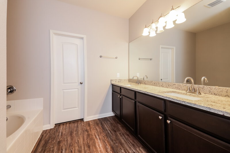 2,310/Mo, 2928 Parker Rd Anna, TX 75409 Main Bathroom View