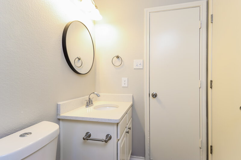2,475/Mo, 708 Gibson St Cedar Hill, TX 75104 Bathroom View