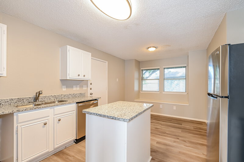 2,435/Mo, 2725 Park Valley Dr Mesquite, TX 75181 Kitchen View