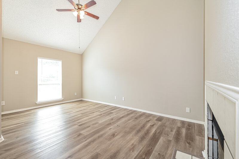 2,435/Mo, 2725 Park Valley Dr Mesquite, TX 75181 Main Bedroom View