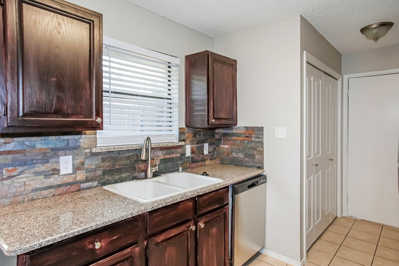 2,005/Mo, 6932 Bentley Ave Fort Worth, TX 76137 Kitchen View