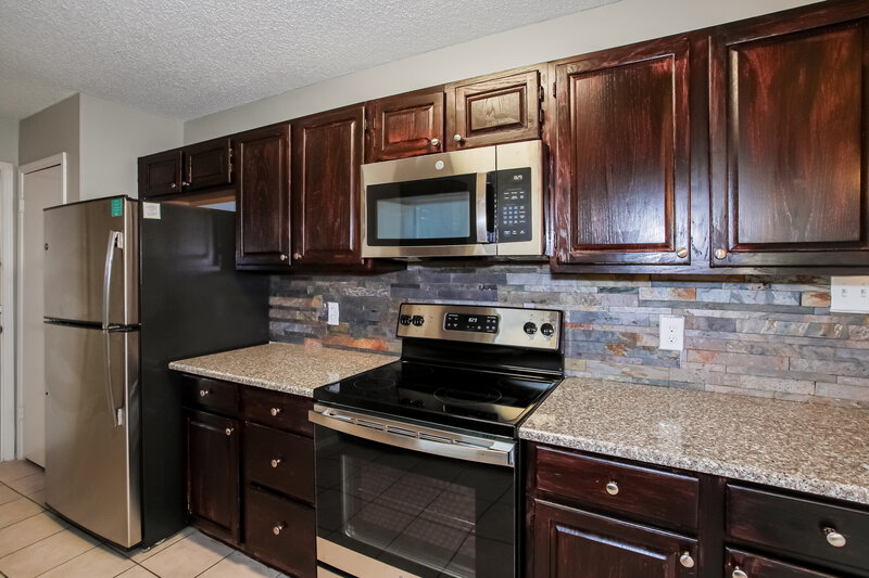 2,005/Mo, 6932 Bentley Ave Fort Worth, TX 76137 Kitchen View 2