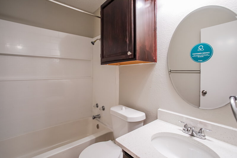 2,005/Mo, 6932 Bentley Ave Fort Worth, TX 76137 Bathroom View
