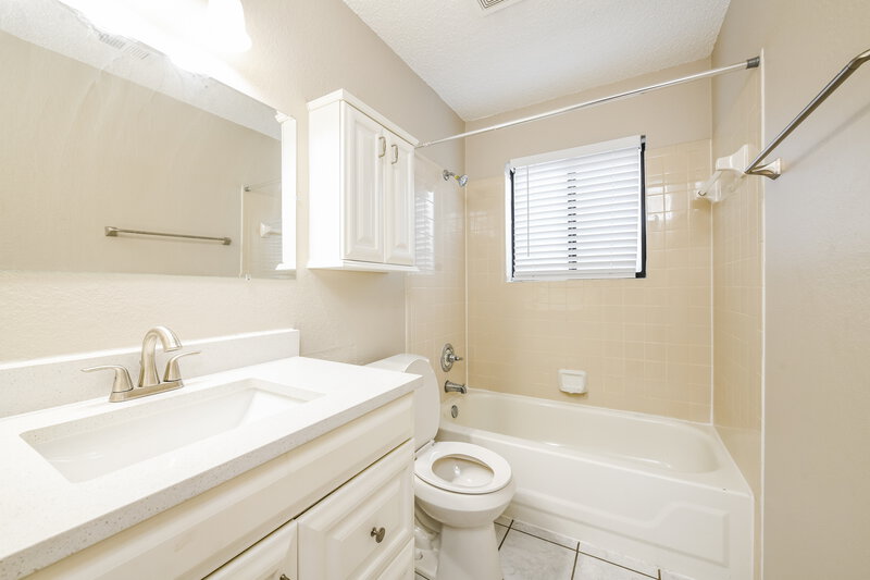 2,175/Mo, 210 Rodeo Dr Keller, TX 76248 Main Bathroom View