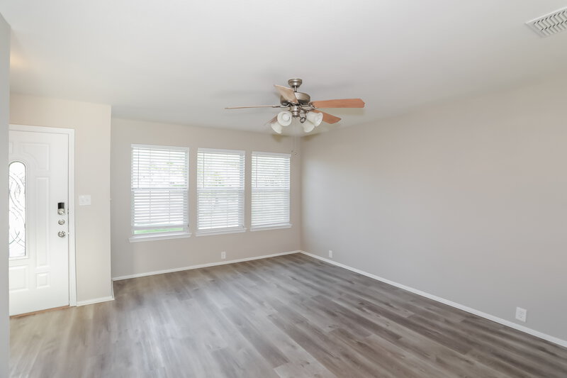 2,585/Mo, 3213 Topanga Canyon Dr Corinth, TX 76210 Living Room View