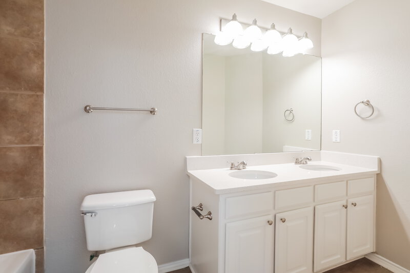 2,585/Mo, 3213 Topanga Canyon Dr Corinth, TX 76210 Bathroom View