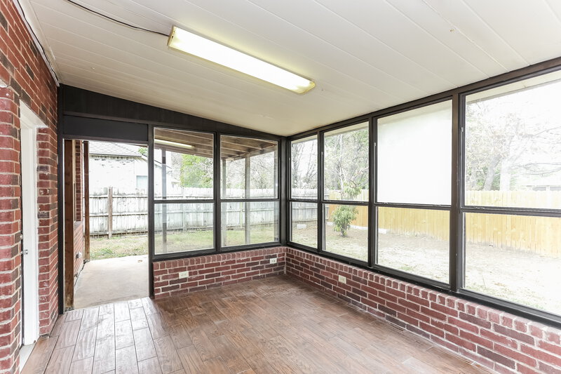 2,805/Mo, 2419 Bennington Dr Arlington, TX 76018 Sun Room View