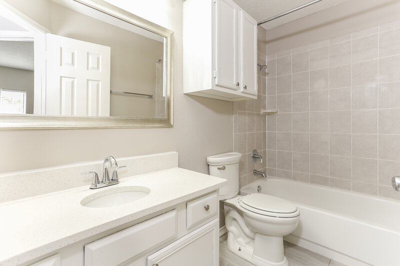 2,805/Mo, 2419 Bennington Dr Arlington, TX 76018 Bathroom View