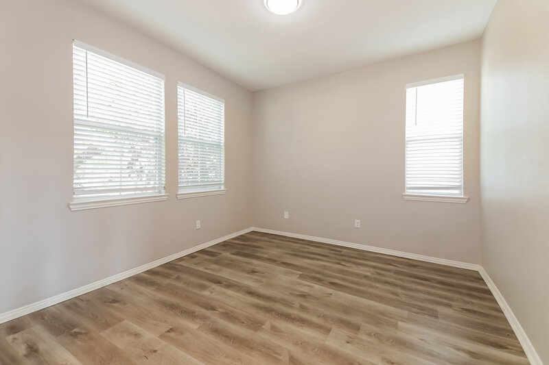 0/Mo, 1820 Plymouth Dr Providence Village, TX 76227 Sitting Room View