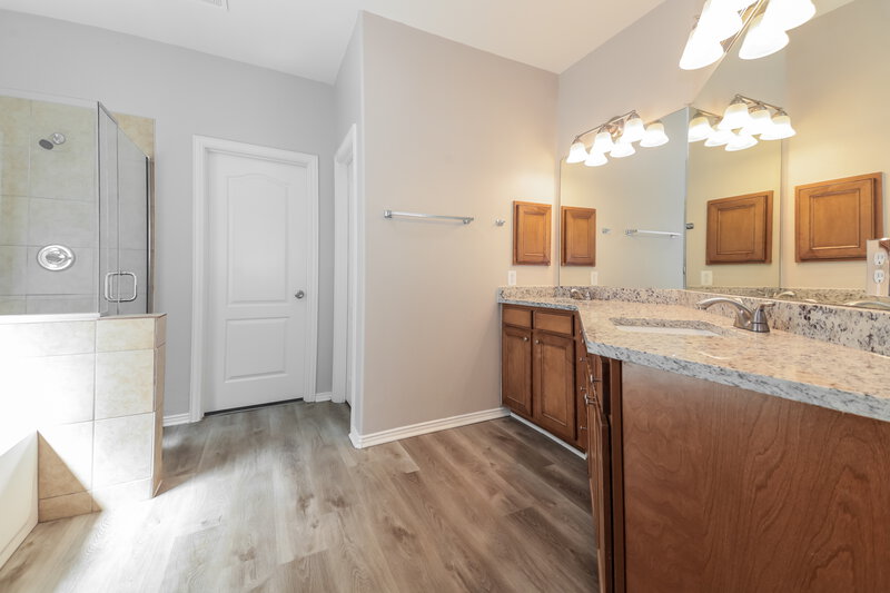 0/Mo, 1820 Plymouth Dr Providence Village, TX 76227 Main Bathroom View