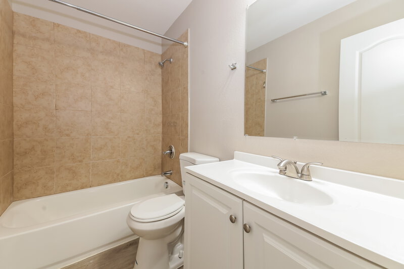 0/Mo, 1820 Plymouth Dr Providence Village, TX 76227 Bathroom View