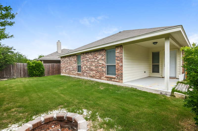 2,095/Mo, 272 Spring Hollow Dr Saginaw, TX 76131 Rear View