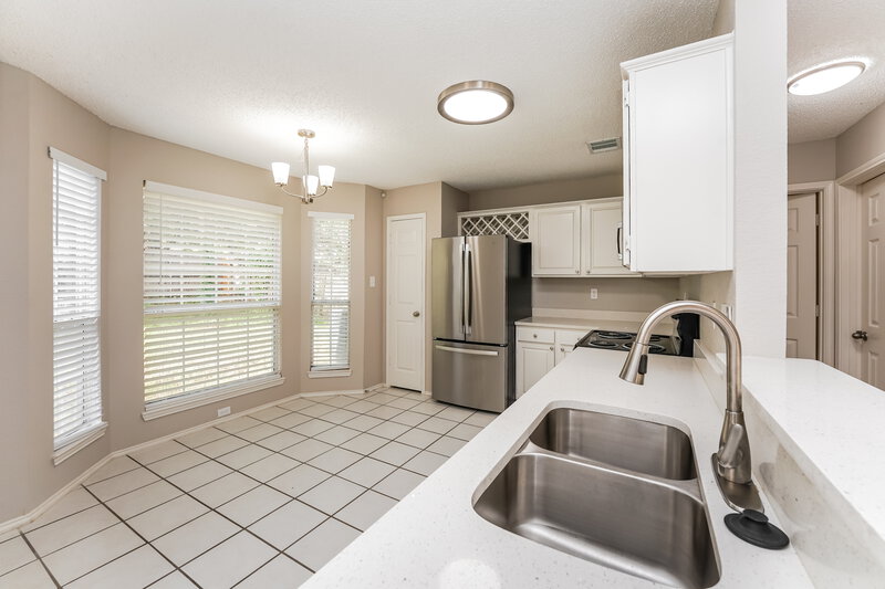 2,380/Mo, 809 Clover Hill Ln Cedar Hill, TX 75104 Kitchen View
