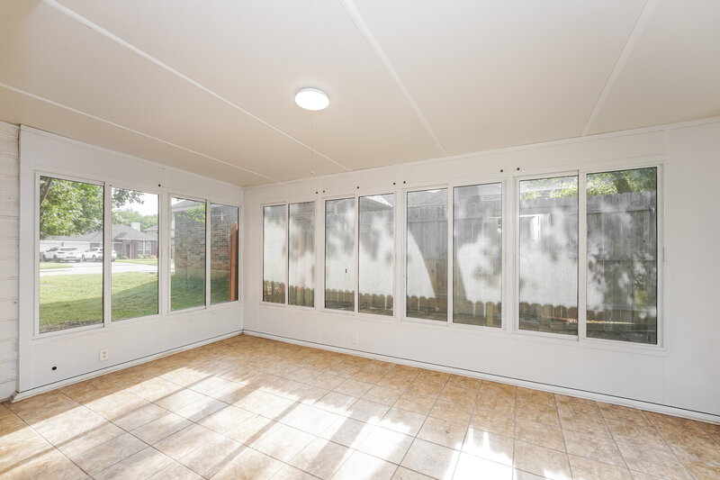 2,380/Mo, 809 Clover Hill Ln Cedar Hill, TX 75104 Sun Room View