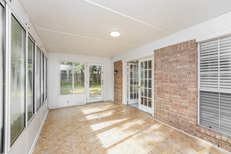 2,380/Mo, 809 Clover Hill Ln Cedar Hill, TX 75104 Sun Room View 2