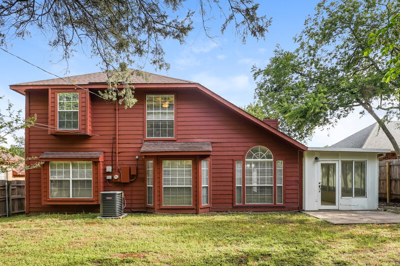 2,380/Mo, 809 Clover Hill Ln Cedar Hill, TX 75104 Rear View