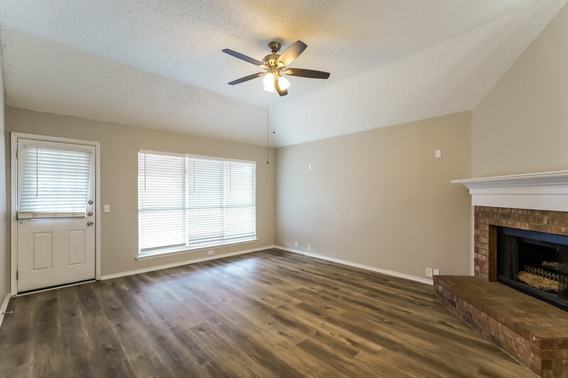 2,475/Mo, 4612 Parkmount Dr Fort Worth, TX 76137 Living Room View