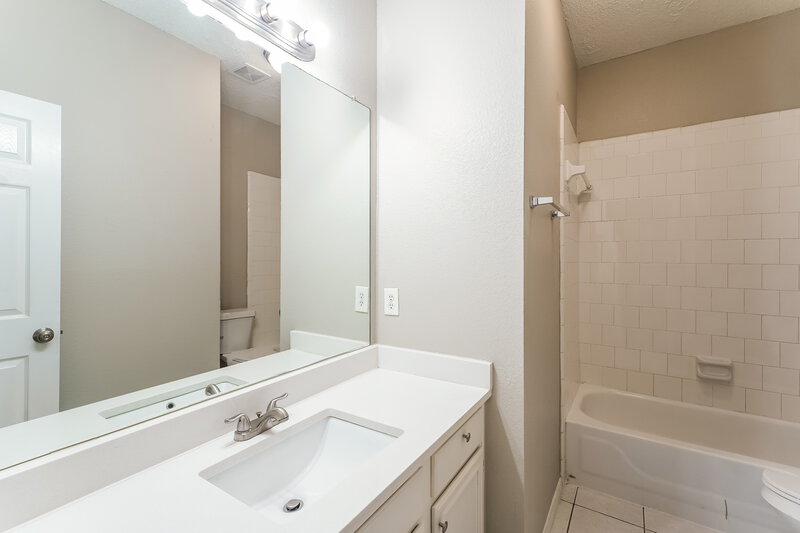 2,475/Mo, 4612 Parkmount Dr Fort Worth, TX 76137 Bathroom View