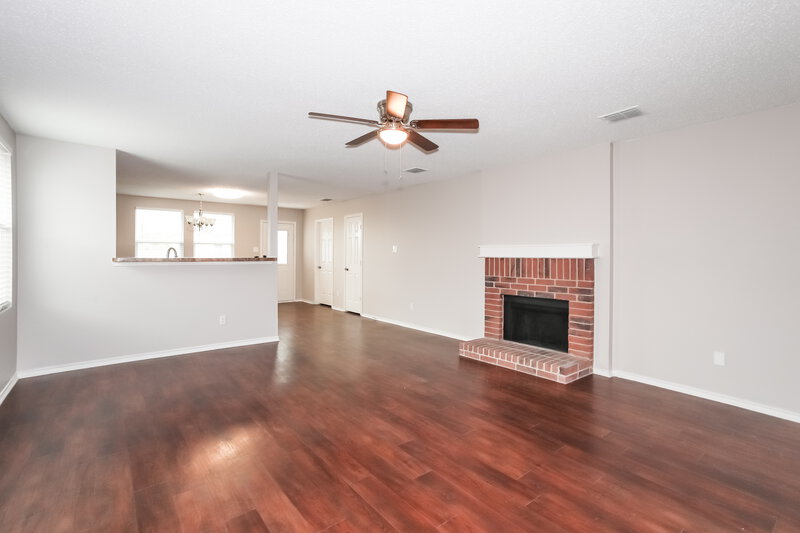 2,100/Mo, 3512 Butler Dr Denton, TX 76210 Living Room View 2