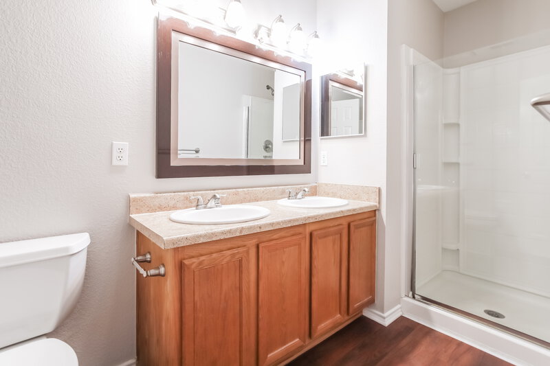2,100/Mo, 3512 Butler Dr Denton, TX 76210 Main Bathroom View