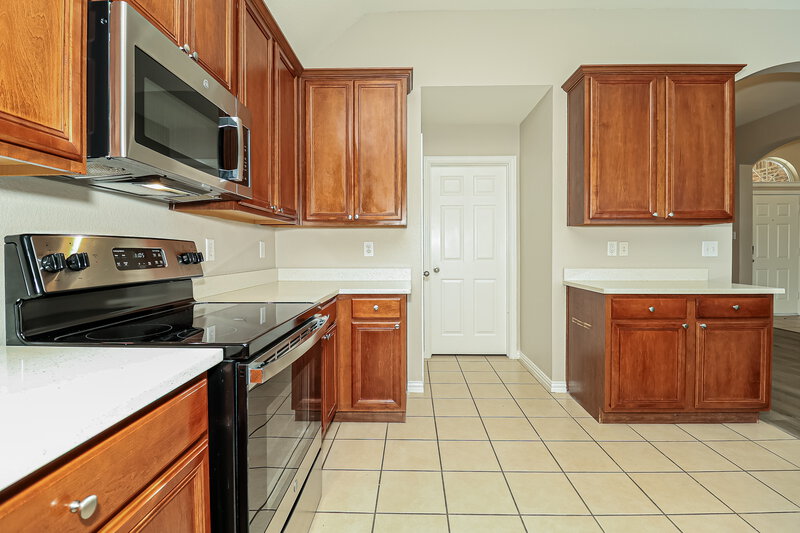 2,170/Mo, 217 Ute Creek Ct Burleson, TX 76028 Kitchen View 2
