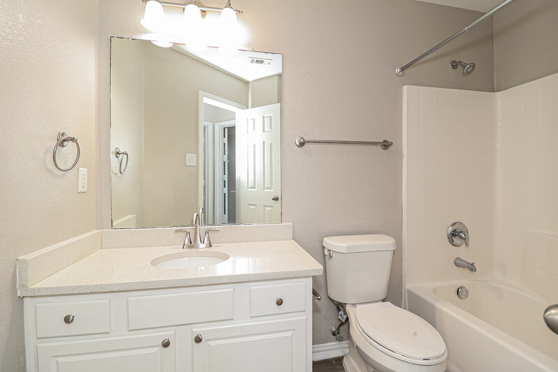 2,170/Mo, 217 Ute Creek Ct Burleson, TX 76028 Bathroom View