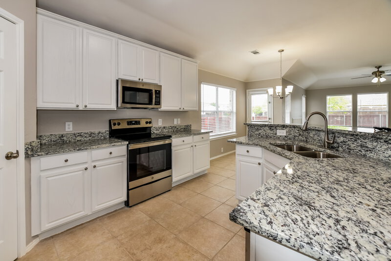 2,125/Mo, 308 Sandy Ln Royse City, TX 75189 Kitchen View