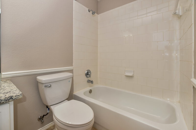 2,125/Mo, 308 Sandy Ln Royse City, TX 75189 Bathroom View