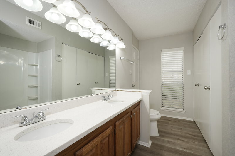 1,875/Mo, 2216 Crestmeadow St Denton, TX 76207 Main Bathroom View