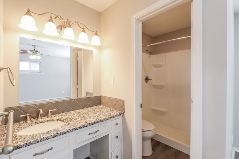 2,235/Mo, 6 Christi Ln Krum, TX 76249 Main Bathroom View