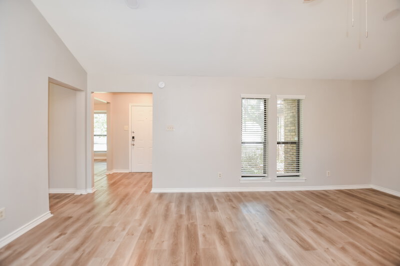 2,725/Mo, 410 Heritage St Rockwall, TX 75087 Living Room View 2