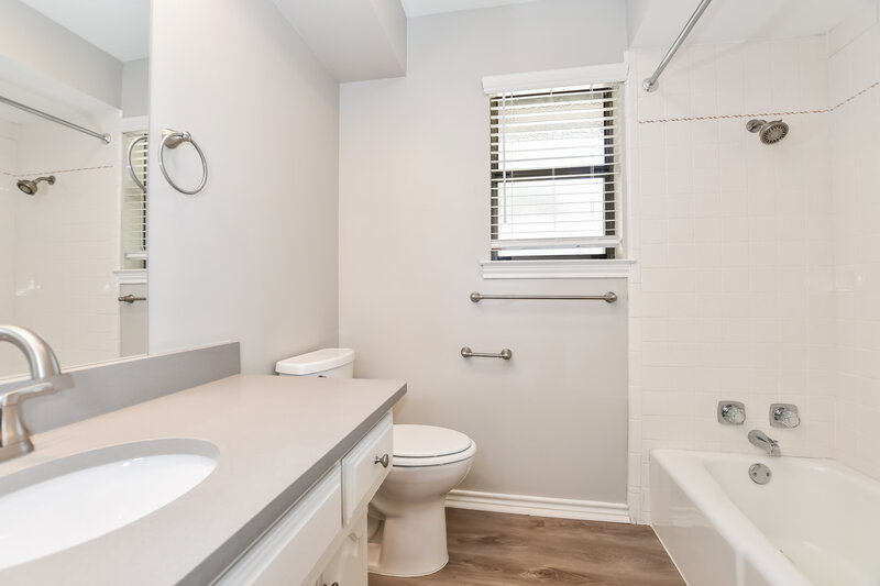 2,725/Mo, 410 Heritage St Rockwall, TX 75087 Bathroom View