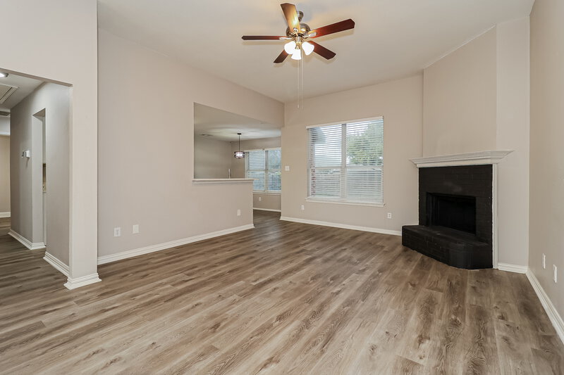 2,180/Mo, 113 Oak Hollow Ln Red Oak, TX 75154 Living Room View