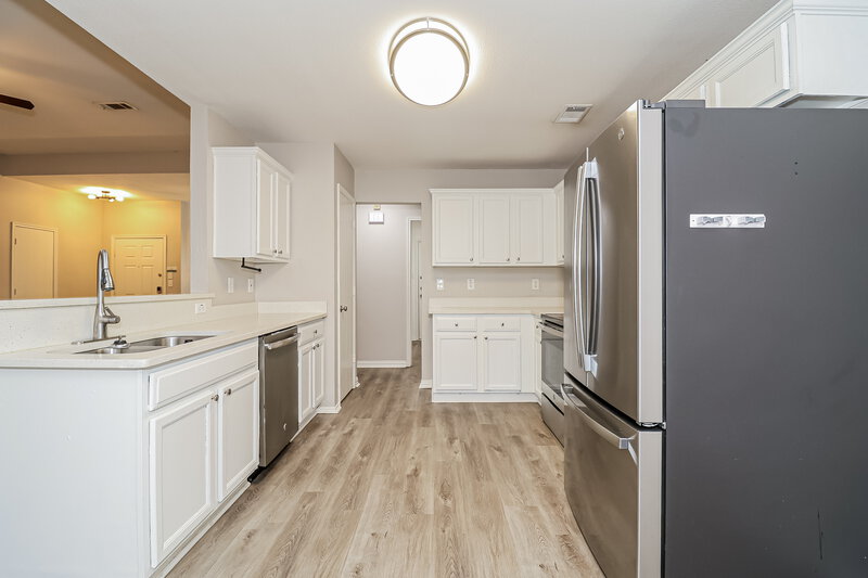 2,180/Mo, 113 Oak Hollow Ln Red Oak, TX 75154 Kitchen View 2