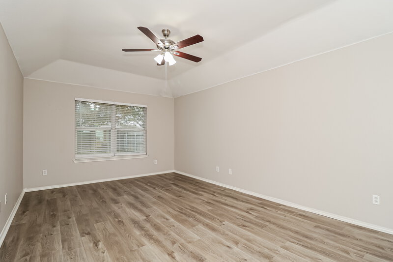 2,180/Mo, 113 Oak Hollow Ln Red Oak, TX 75154 Main Bedroom View