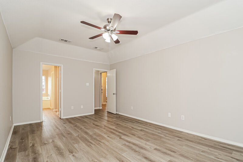 2,180/Mo, 113 Oak Hollow Ln Red Oak, TX 75154 Main Bedroom View 2