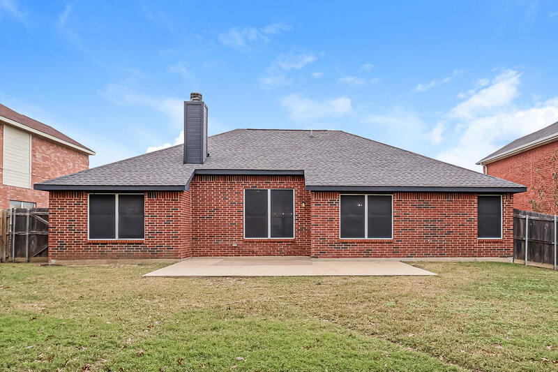 2,180/Mo, 113 Oak Hollow Ln Red Oak, TX 75154 Rear View