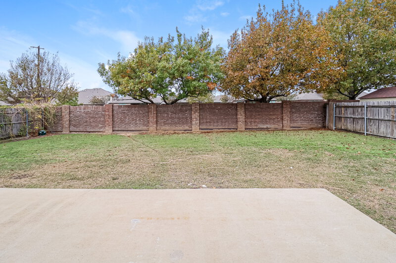 2,180/Mo, 113 Oak Hollow Ln Red Oak, TX 75154 Backyard View