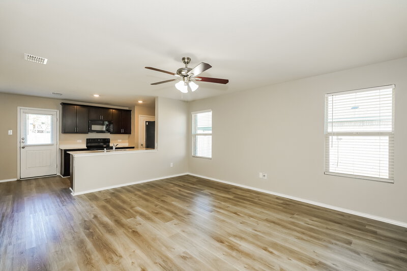 1,800/Mo, 1153 Skyline Dr Hutchins, TX 75141 Living Room View 2