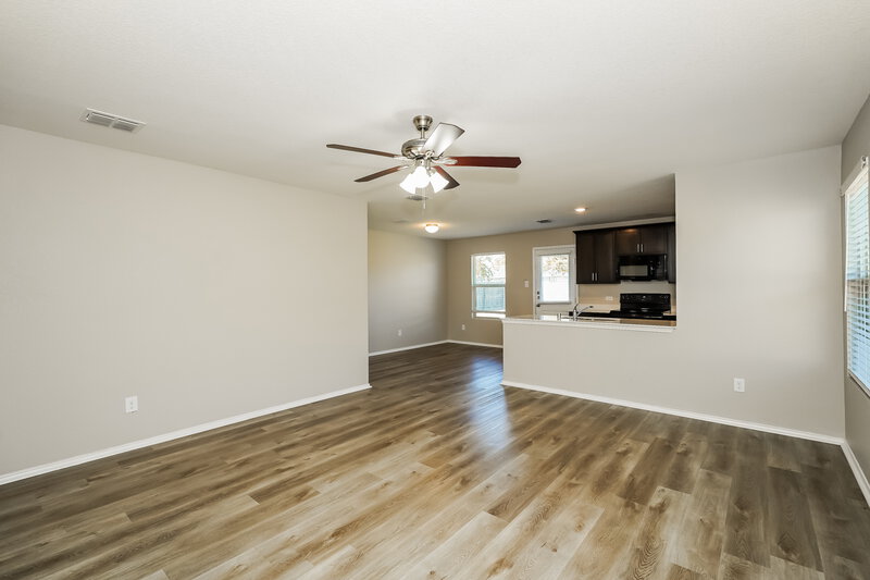 1,800/Mo, 1153 Skyline Dr Hutchins, TX 75141 Living Room View 3