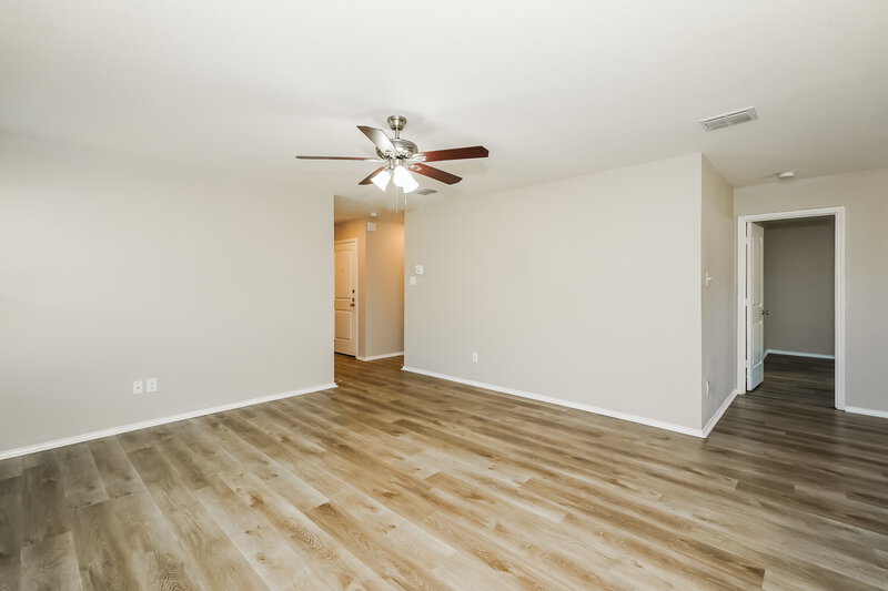 1,800/Mo, 1153 Skyline Dr Hutchins, TX 75141 Living Room View 4